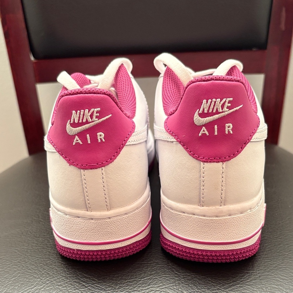 New in Box Nike Air Force 1 BG White and Fuchsia Size 7.5 W or 6 Boys - Picture 5 of 6